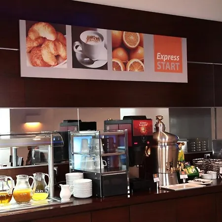 Hotel Express Istanbul-ora 3*