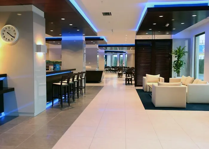 Hotel Express Istanbul-ora 3*